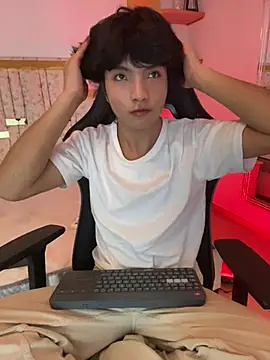 AllanYong18 online show from March 2025 08:22:01 AM