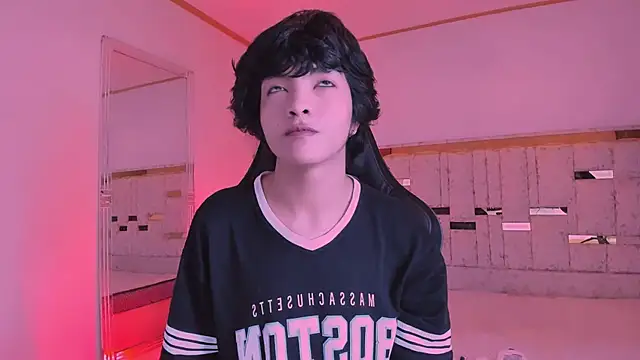 AllanYong18 online show from March 2025 07:15:01 AM