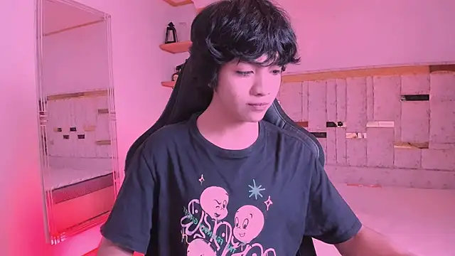 AllanYong18 online show from March 2025 04:13:01 AM