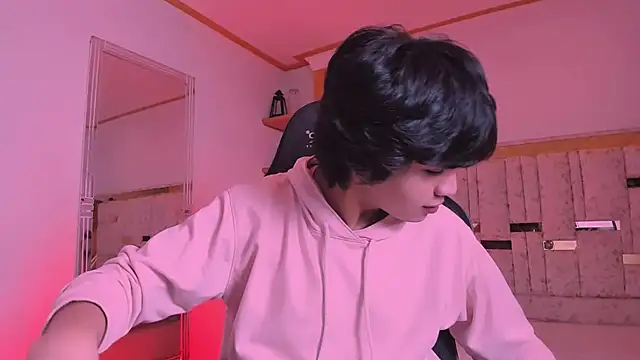 AllanYong18 online show from March 2025 09:05:01 AM