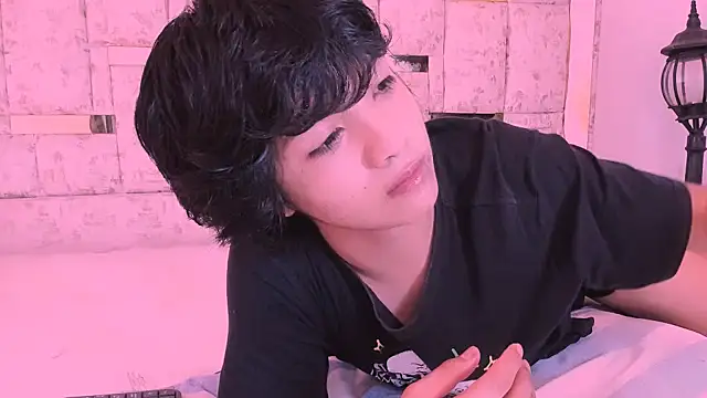 AllanYong18 online show from March 2025 05:02:01 AM