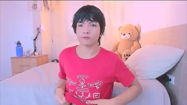 AllanYong18 online show from October 2025 01:53:02 PM