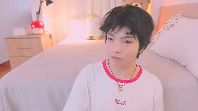 AllanYong18 online show from February 2026 12:56:02 PM