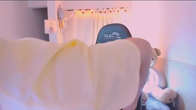 AllanYong18 online show from April 2026 09:15:01 AM