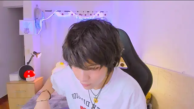 AllanYong18 online show from April 2026 05:41:01 AM