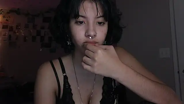 Snapshot of Rubyred2369 chatting on January 2025 08:09:01 PM Rubyred2369 online show from January 2025 08:09:01 PM