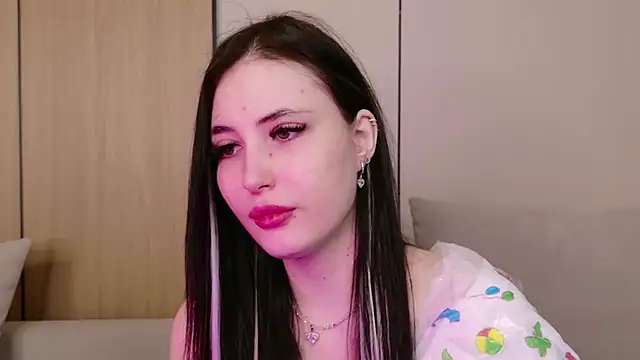 Snapshot of EmmaLawrens chatting on April 2026 10:55:01 AM EmmaLawrens online show from April 2026 10:55:01 AM