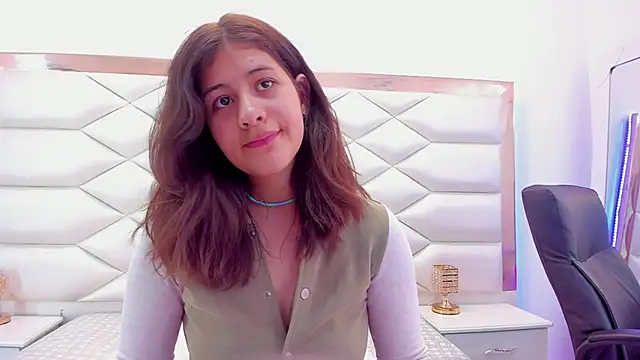 Snapshot of MiaQueen021 chatting on February 2025 03:36:02 PM MiaQueen021 online show from February 2025 03:36:02 PM