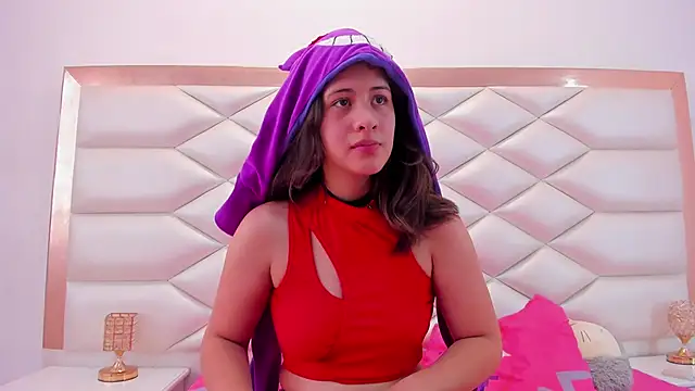 Snapshot of MiaQueen021 chatting on March 2025 06:44:02 PM MiaQueen021 online show from March 2025 06:44:02 PM