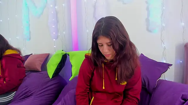 Snapshot of MiaQueen021 chatting on September 2025 02:21:01 PM MiaQueen021 online show from September 2025 02:21:01 PM