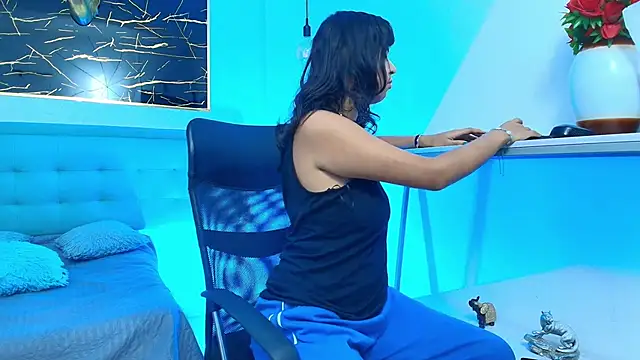 gabriela cortez online show from November 2025 01:33:02 PM