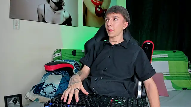 Snapshot of jeremy_salvatore chatting on January 2025 06:21:01 AM jeremy salvatore online show from January 2025 06:21:01 AM