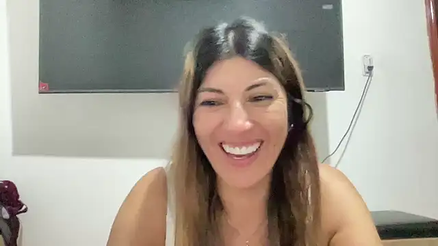 LunaBeya online show from October 2025 04:55:02 AM