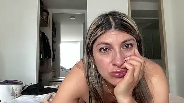 Snapshot of LunaBeya chatting on July 2026 09:43:02 PM LunaBeya online show from July 2026 09:43:02 PM