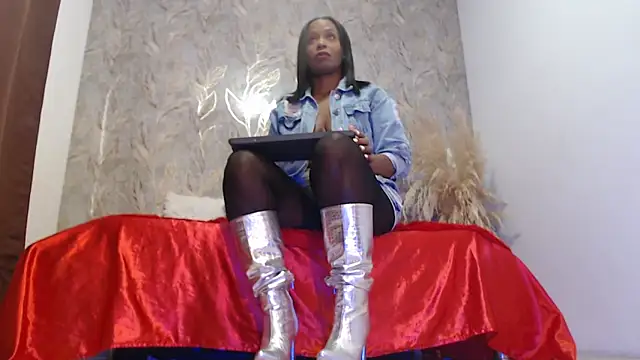 RAICHELLCOOPER1 online show from November 2025 12:09:02 PM