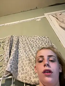 Snapshot of VioletxBlue chatting on May 2026 09:12:02 PM VioletxBlue online show from May 2026 09:12:02 PM