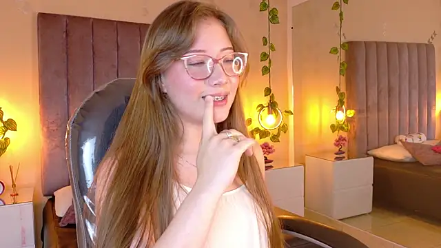 Dahlia Rousse online show from June 2026 06:29:02 AM