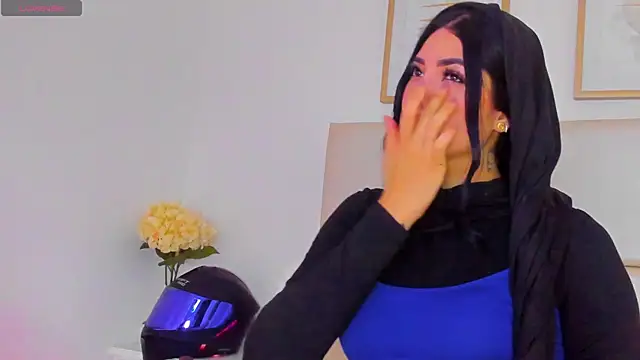 taylorsmiiith  online show from April 2026 07:41:01 PM