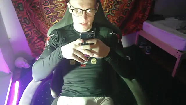 Snapshot of johnny_positive chatting on February 2026 06:20:02 PM johnny positive online show from February 2026 06:20:02 PM