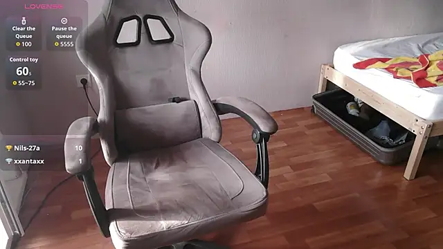 Snapshot of johnny_positive chatting on April 2026 01:41:01 PM johnny positive online show from April 2026 01:41:01 PM