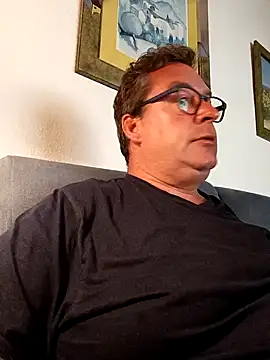 Snapshot of MountJohnXL chatting on January 2025 12:26:01 AM MountJohnXL online show from January 2025 12:26:01 AM