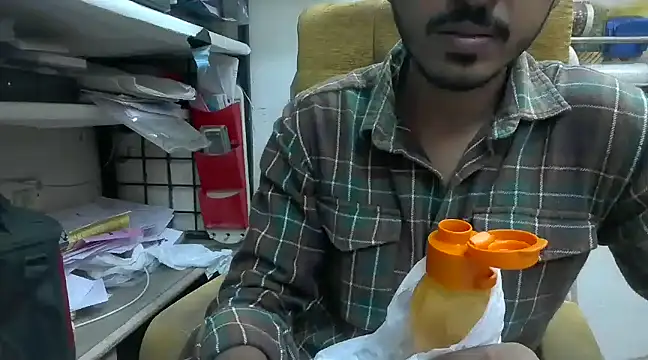 Snapshot of cute_modell chatting on January 2025 12:15:01 PM cute modell online show from January 2025 12:15:01 PM