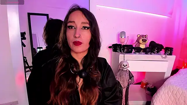 coral jonesss online show from November 2025 03:00:02 PM