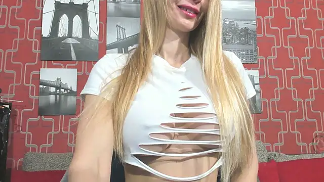 Snapshot of GoddessJulieXX chatting on February 2026 06:29:02 AM GoddessJulieXX online show from February 2026 06:29:02 AM