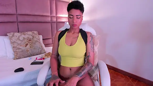 LuciaWallace online show from March 2025 09:48:01 PM