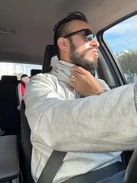 Snapshot of leonardohot1987 chatting on November 2025 02:27:01 PM leonardohot1987 online show from November 2025 02:27:01 PM