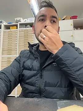 Snapshot of leonardohot1987 chatting on November 2025 08:52:02 PM leonardohot1987 online show from November 2025 08:52:02 PM