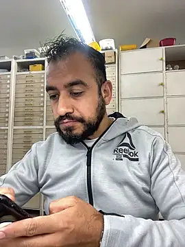 Snapshot of leonardohot1987 chatting on April 2026 05:46:01 PM leonardohot1987 online show from April 2026 05:46:01 PM