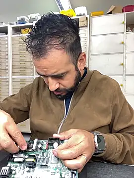 Snapshot of leonardohot1987 chatting on April 2026 05:40:02 PM leonardohot1987 online show from April 2026 05:40:02 PM