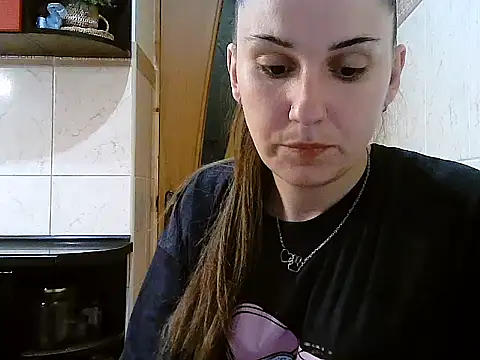 Yuliia30 online show from May 2026 06:09:01 PM