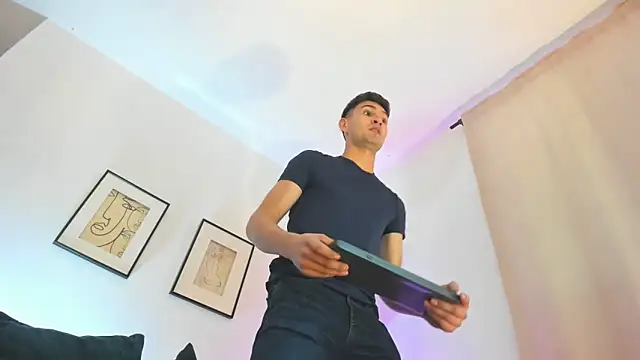 Snapshot of orlando_yate chatting on March 2025 10:11:01 PM orlando yate online show from March 2025 10:11:01 PM