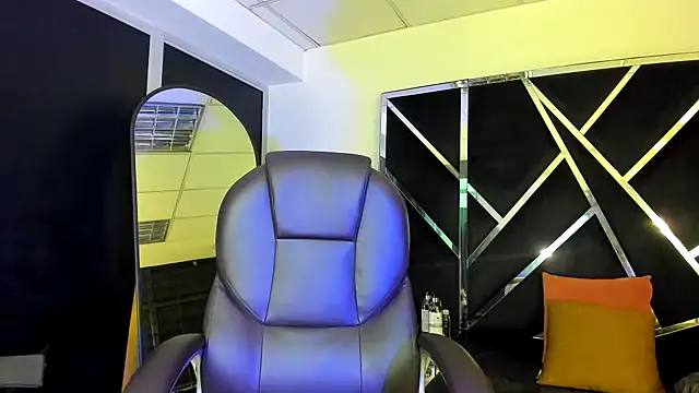 Salmaportman69 online show from October 2025 02:33:01 AM