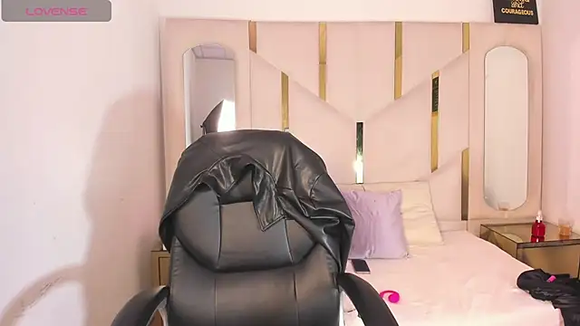 Salmaportman69 online show from March 2026 05:41:02 PM