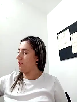 Snapshot of CHARLOTTE_1711 chatting on January 2025 11:32:01 PM CHARLOTTE 1711 online show from January 2025 11:32:01 PM