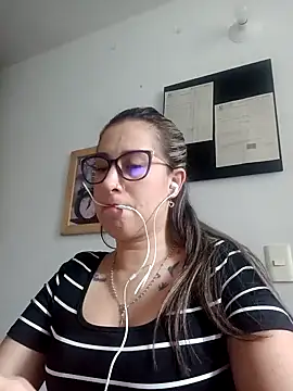 Snapshot of CHARLOTTE_1711 chatting on January 2025 10:19:01 PM CHARLOTTE 1711 online show from January 2025 10:19:01 PM