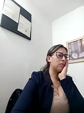 Snapshot of CHARLOTTE_1711 chatting on January 2025 12:06:02 AM CHARLOTTE 1711 online show from January 2025 12:06:02 AM