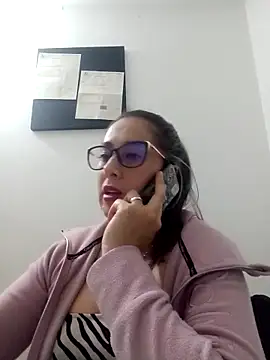 Snapshot of CHARLOTTE_1711 chatting on February 2025 11:15:02 PM CHARLOTTE 1711 online show from February 2025 11:15:02 PM