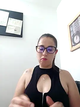 Snapshot of CHARLOTTE_1711 chatting on February 2025 12:19:01 AM CHARLOTTE 1711 online show from February 2025 12:19:01 AM