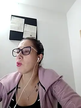 Snapshot of CHARLOTTE_1711 chatting on February 2025 03:12:01 AM CHARLOTTE 1711 online show from February 2025 03:12:01 AM