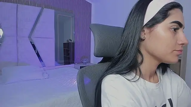 BellaaStorm online show from October 2025 02:24:02 PM