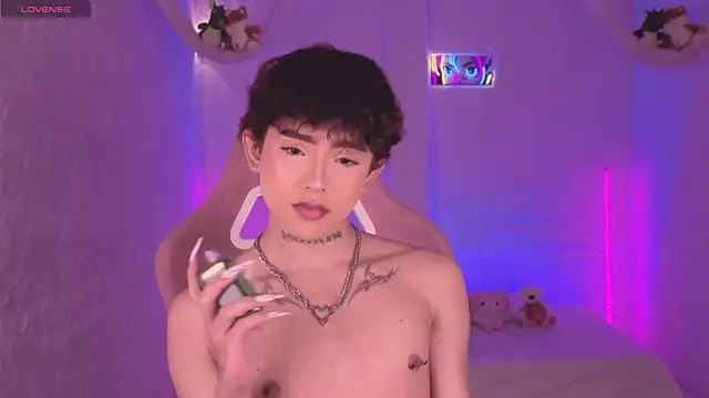 Snapshot of Evan_Hunter chatting on November 2025 03:01:02 PM Evan Hunter online show from November 2025 03:01:02 PM