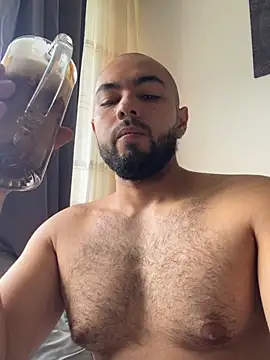 Snapshot of arturguy00 chatting on March 2026 04:12:02 PM arturguy00 online show from March 2026 04:12:02 PM