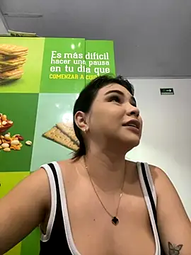 Aitana Hilton  online show from November 2025 11:10:01 AM