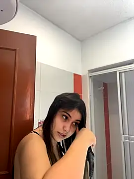 Aitana Hilton  online show from November 2025 11:31:02 AM