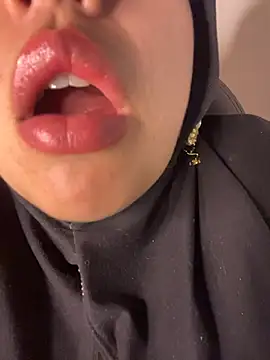 zahra Jalid online show from April 2026 01:42:02 AM