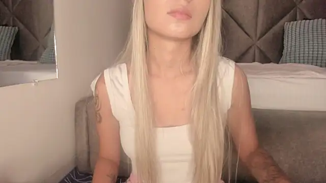 Snapshot of SabrinaSpell_ chatting on October 2025 11:49:02 AM SabrinaSpell online show from October 2025 11:49:02 AM